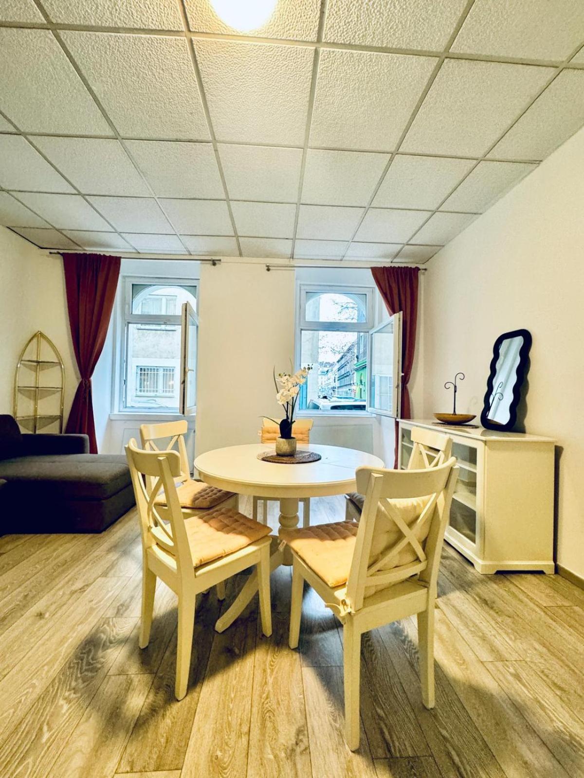 Amazing 2Br Apartment Near Praterstern Viena Exterior foto