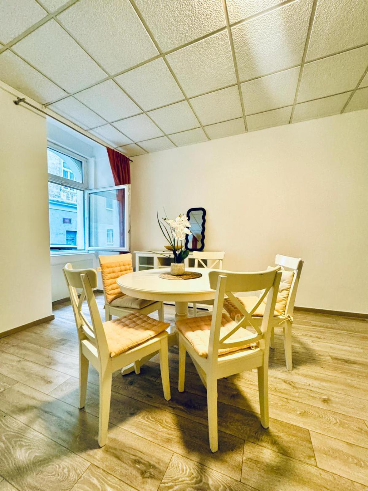 Amazing 2Br Apartment Near Praterstern Viena Exterior foto