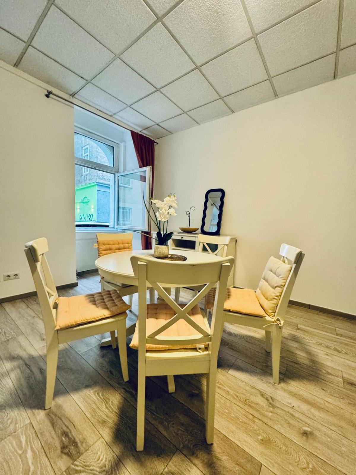 Amazing 2Br Apartment Near Praterstern Viena Exterior foto