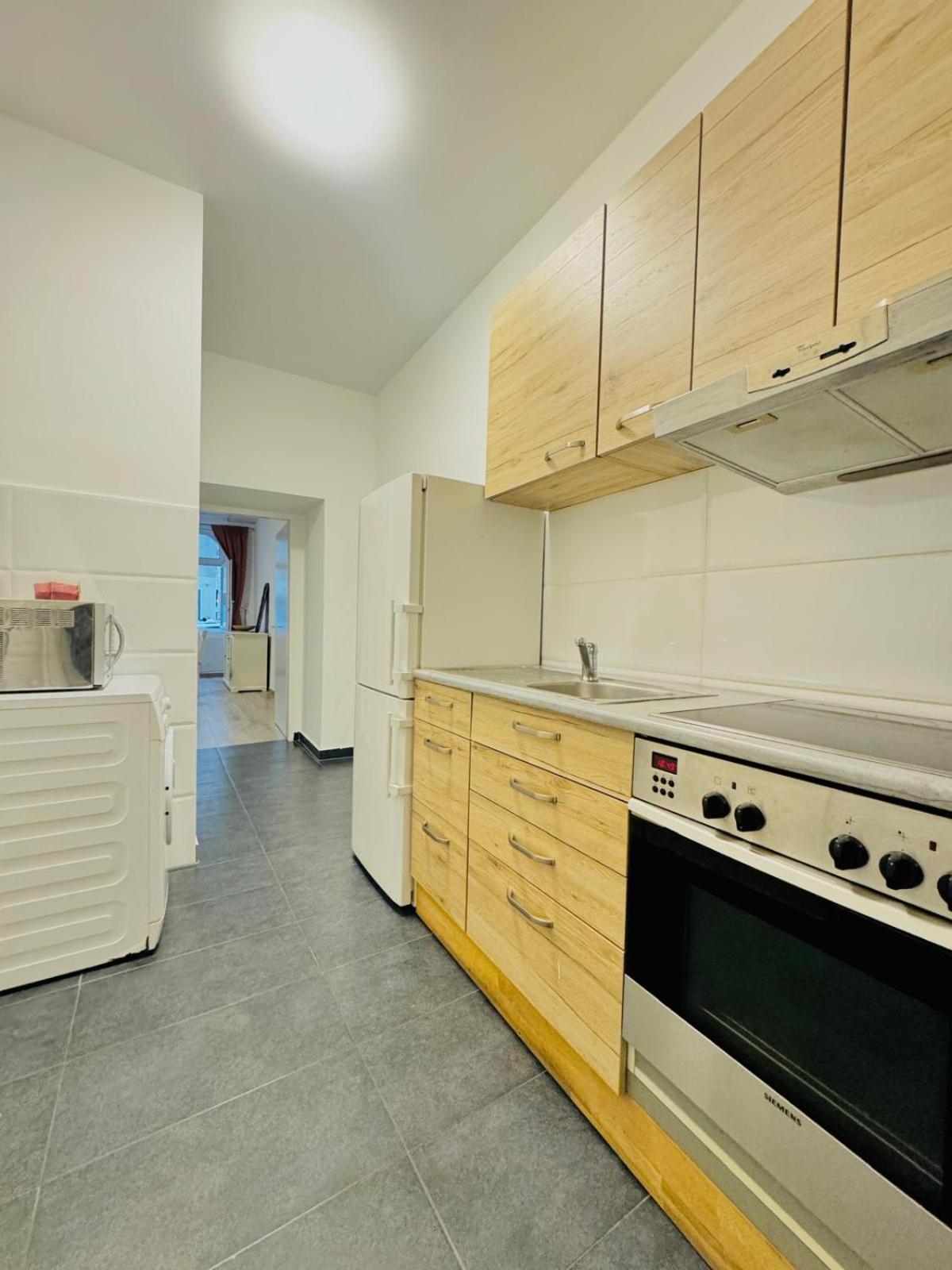 Amazing 2Br Apartment Near Praterstern Viena Exterior foto